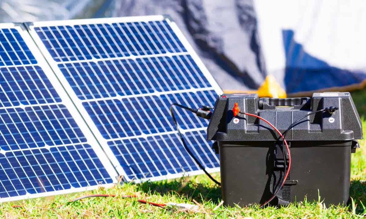 how to connect a solar panel to a 12 volt battery
